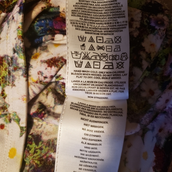 Guess halter top Size Small - Picture 9 of 10